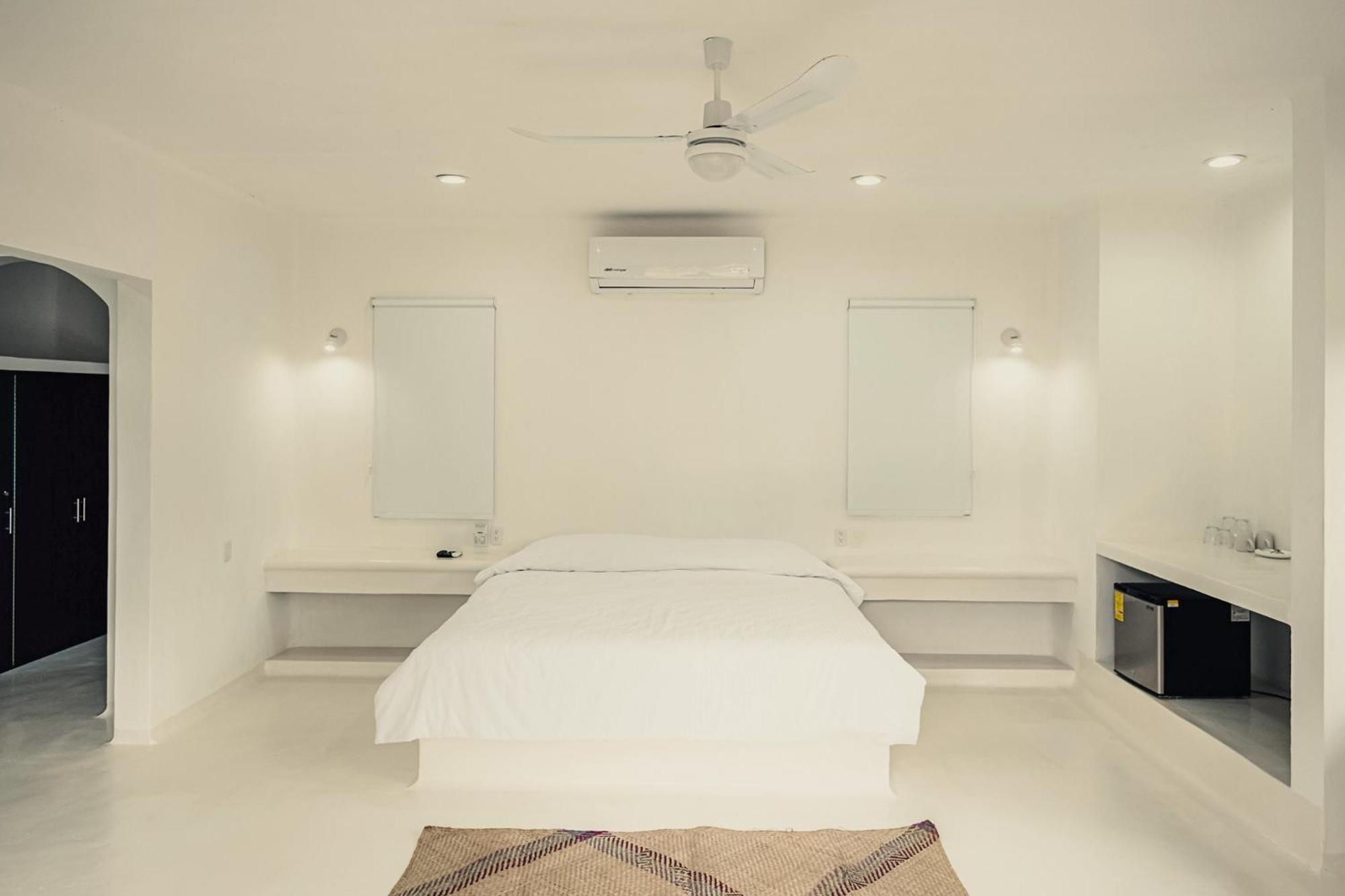 Deluxe Room,1595473015:JPEG